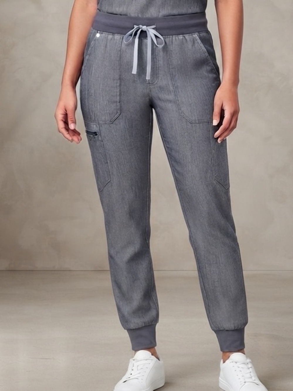 FIGS Zamora Jogger Scrub Pants in graphite gray Medium